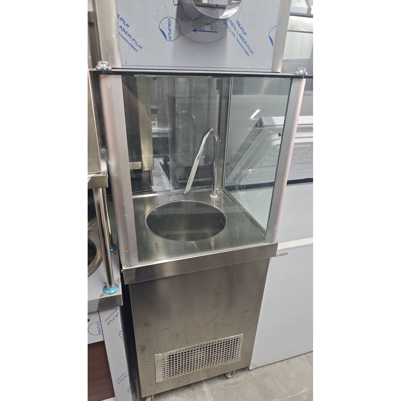 Paslanmaz Camlı Servis Makinesi